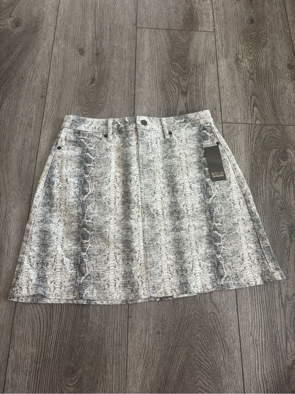 Bold Elements Women's Snake-Print A-Line Skirt — Gray/White